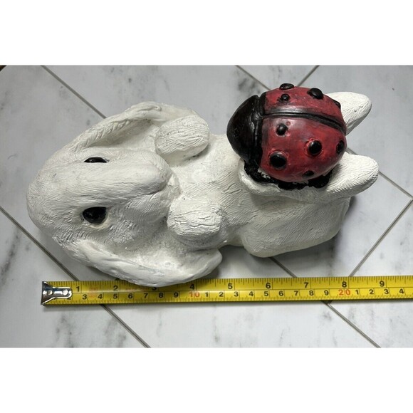 White Bunny With Ladybug Hide A Key Faux Rock Resin Vintage * READ - Picture 7 of 9